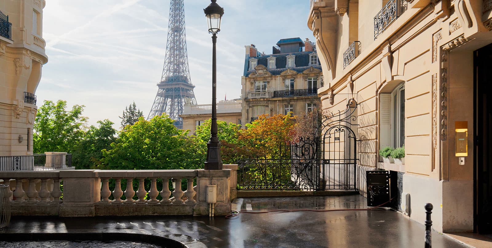 Paris City Tour in Luxury Van